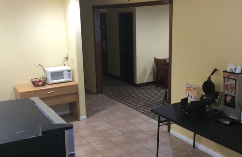 Whitehall Hotel | Rodeway Inn