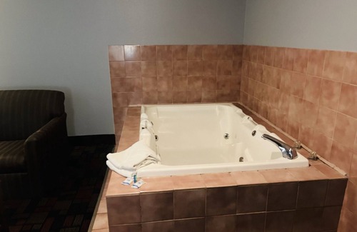 Whitehall Hotel | Rodeway Inn