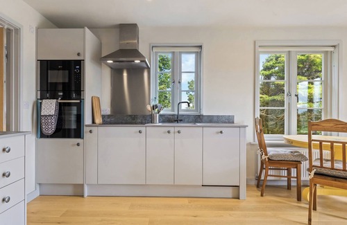 Haverfordwest Cottage | Rogeston House is a stunning and unusual annexe added to the original house.