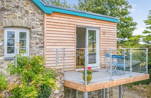 Haverfordwest Cottage | Rogeston House is a stunning and unusual annexe added to the original house.