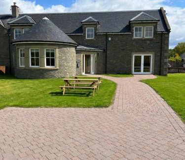 Perth House | Rohallian