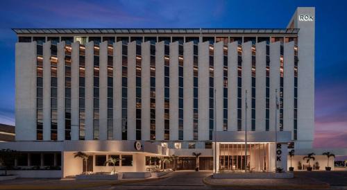Kingston Hotel | ROK Hotel Kingston Tapestry Collection By Hilton