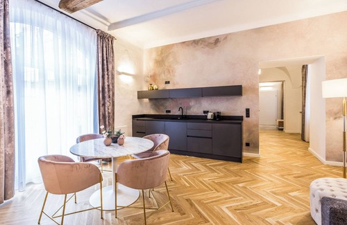 Graz City Centre Apartment | Roksoxhome Designer Boutique Apartment