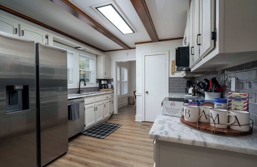 Northport House | Roll Tide Bungalow-3 miles to UA- 5 TVs- Game Room