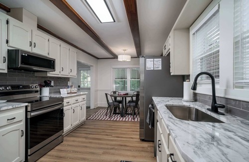 Northport House | Roll Tide Bungalow-3 miles to UA- 5 TVs- Game Room