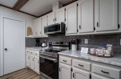 Northport House | Roll Tide Bungalow-3 miles to UA- 5 TVs- Game Room