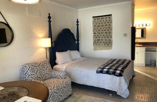 Sussex Hotel | Rolling Hills Motel
