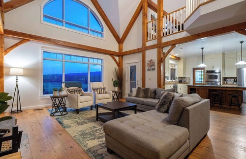Millarville House | Rolling Hills | Rural Retreat | Sleep 15 | Hot Tub