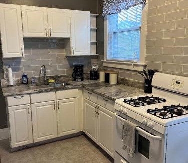 Norwood Apartment | Rolston 1, One Bedroom Unit near Xavier Downtown