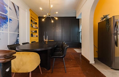 Roma Sur House | Roma Retreat: Modern Colonial Gem A/C 16 PAX