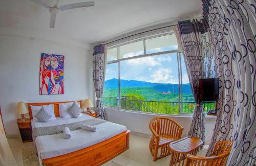 Tennekumbura Hotel | Romance Hills Hotel