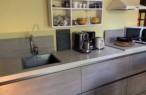 Den Ham Apartment | Romantic 2-bedroom appartement with private hottub sauna and gamesroom