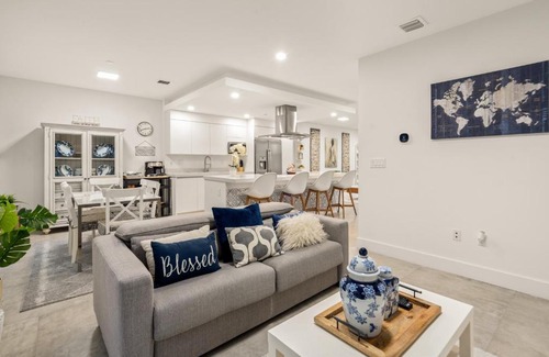The Roads Apartment | Romantic 3BD House/Rooftop,BBQ, Hot Tube