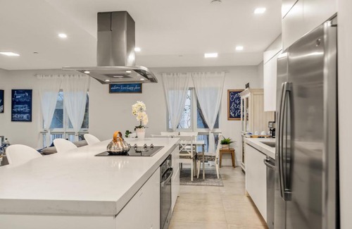 The Roads Apartment | Romantic 3BD House/Rooftop,BBQ, Hot Tube