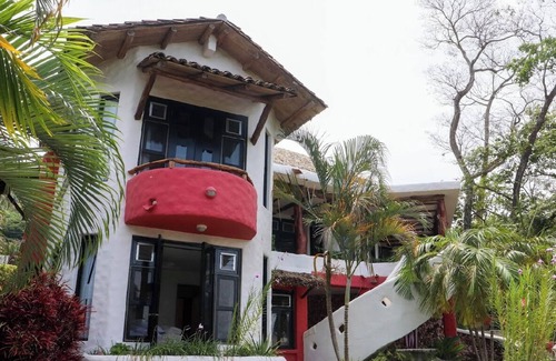 Altos del Maria Villa | Romantic and cozy apartment in tropical villa w/mountain and flowers view.