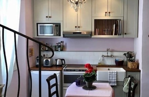 Mougins Town Centre Apartment | Romantic Apartment with Private Roof Terrace