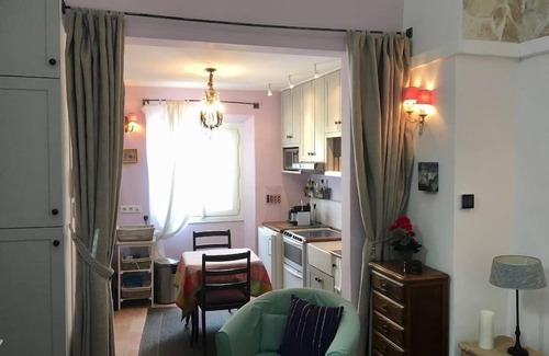 Mougins Town Centre Apartment | Romantic Apartment with Private Roof Terrace