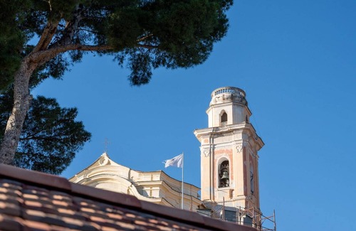 Diano Castello Condo | Romantic attic in villa, at the foot of a historic village, all sea view