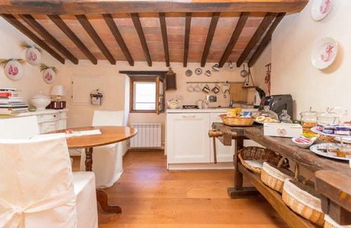 Contrada Castello House | Romantic bb in the historic center of castiglione del lago between Umbria and Tuscany