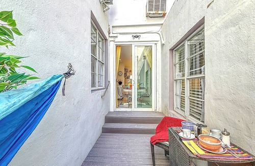 Mid Beach Condo | Romantic beach retreat: ocean 1/2 blockl, jacuzzi