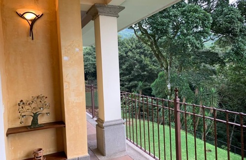 Alotenango Villa | Romantic bedroom lock-off villa Exelsa