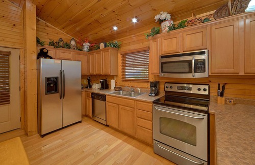 Hemlock Hills Cabin | Romantic Cabin ❤ Private Hot Tub 🐻 Pool Table 🏔 Heart-shaped Jacuzzi🍁