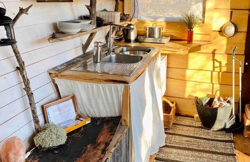 Stjarnsund House | Romantic Cabin Right on the Lake With Fire Place