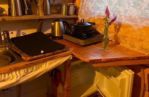 Stjarnsund House | Romantic Cabin Right on the Lake With Fire Place
