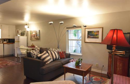 Oak Cliff House | Romantic Cottage