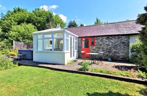 Llanfyrnach House | Romantic Cottage with Private Hot Tub