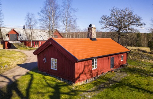 Ljungsarp Cottage | Romantic cottage with greenhouse near Isaberg!