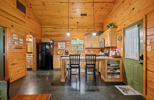 Bismarck Cabin | Romantic Creek Cabin at Remember When Cabins