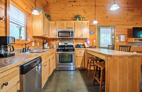Bismarck Cabin | Romantic Creek Cabin at Remember When Cabins