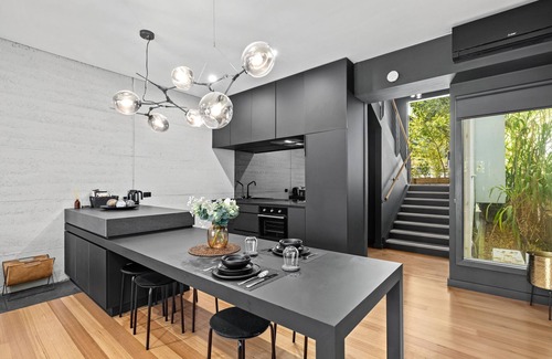 Daylesford Villa | Romantic Daylesford Lakefront: Fireplace, King Bed, Spa