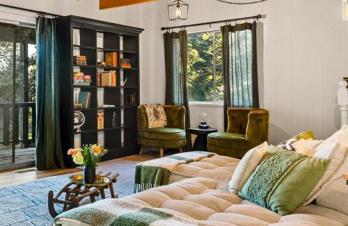 Arrowhead Villas Ski Chalet | Romantic & Family Friendly Chalet In The Woods