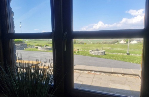 Crynant Cottage | Romantic farm Country Retreat cottage on the Gower Coastline. Pet friendly