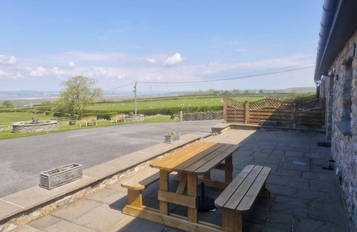Crynant Cottage | Romantic farm Country Retreat cottage on the Gower Coastline. Pet friendly