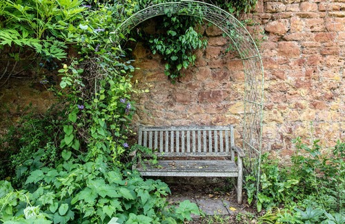 Belluton Apartment | Romantic Farmhouse Apartment nr Bath and Bristol with hot tub