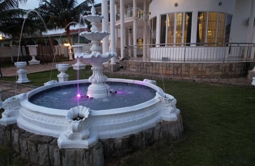 Kumasi Villa | Romantic French Rococo Mansion. Has 3-tiered Fountain Pool-25mins From Airport!