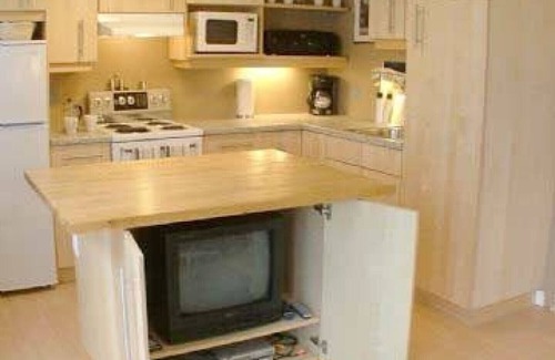 Shawnigan Lake House | Romantic Getaway Or Restful Retreat, for one Or Two People.
