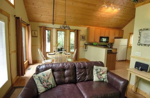 Skyland Cabin | Romantic getaway for 2 w/hot tub