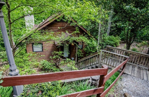 Skyland Cabin | Romantic getaway for 2 w/hot tub