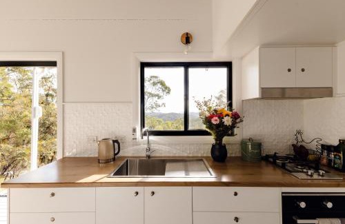 Bucketty Bed & Breakfast | Romantic getaway SummerHill Tiny