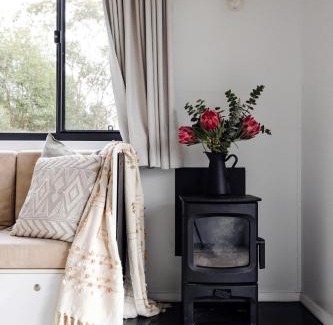 Bucketty Bed & Breakfast | Romantic getaway SummerHill Tiny