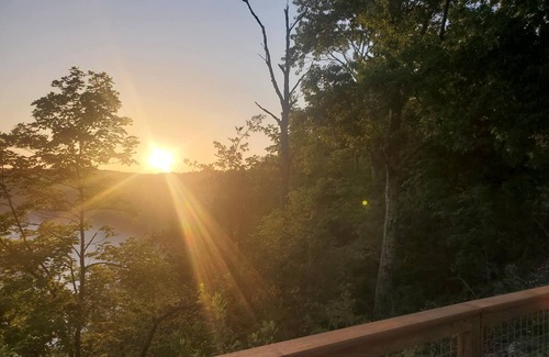 Cotter Cabin | Romantic GLAMPING w Vista Views of WHITE RIVER