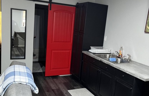 Thorold Apartment | Romantic guest house in the heart of Niagara wineries