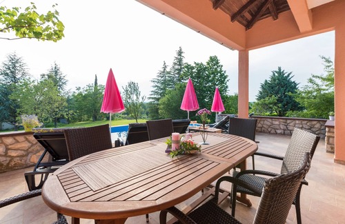 Topid House | Romantic Holiday Home with pool and large garden, surrounded by greenery