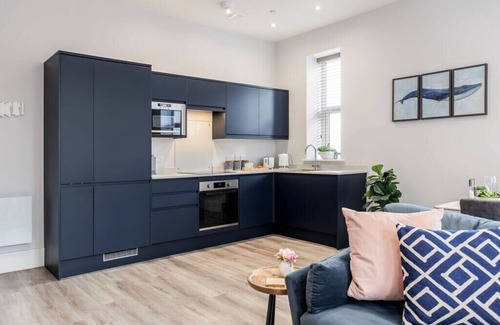 West Cliff Apartment | Romantic King Apt w/Sea View, Free Gym & Parking
