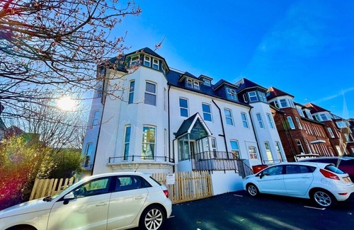 West Cliff Apartment | Romantic King Apt w/Sea View, Free Gym & Parking