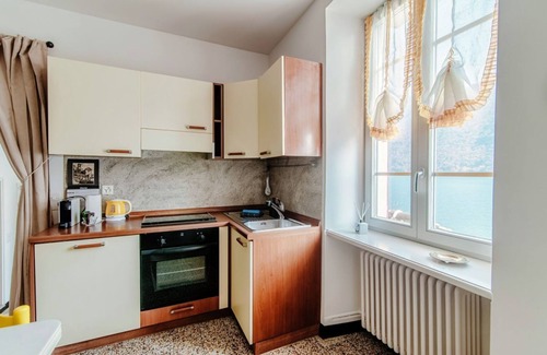 Gandria Apartment | Romantic lakefront apartment in the heart of Gandria (THE LAKE HOUSE)